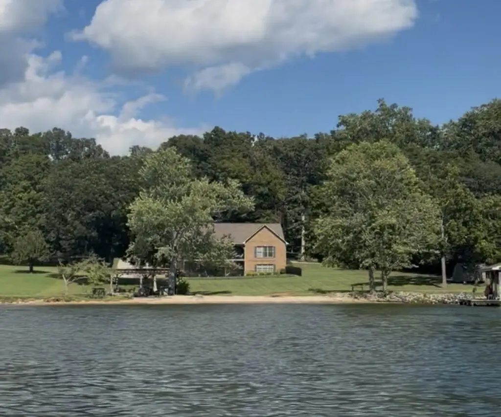 Low elevation properties on lakehouse. 