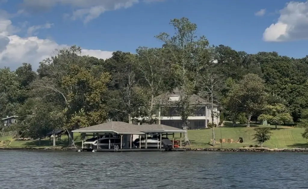 Low elevation properties on lakehouse. 
